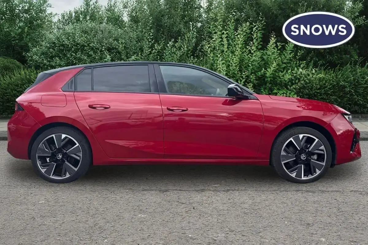 Używany Vauxhall Astra Ultimate 114 kW (156 KM) 2024 Czerwony Hatchback