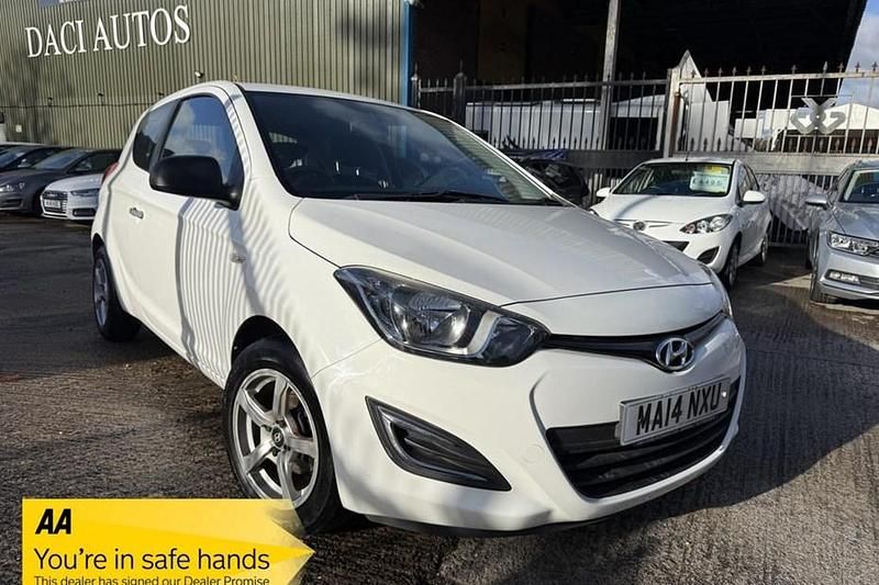 White Used 2014 Hyundai i20 Classic Hatchback | £3,495 (Good price) - Image 1/1