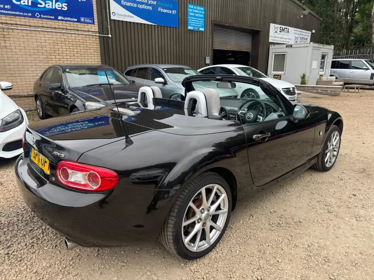 Begagnad Mazda MX5 161 HK (118 kW) 2011 Svart Cab
