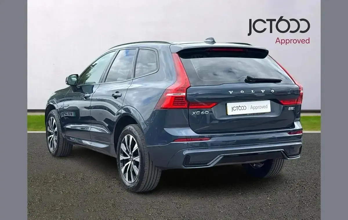 Used Volvo XC60 Plus 247 HP (181 kW) 2024 Blue SUV