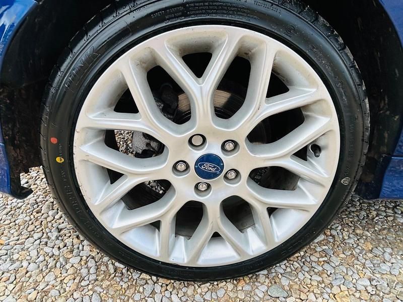 Used Ford Focus ST-Line 140 HP (102 kW) 2017 Blue Hatchback