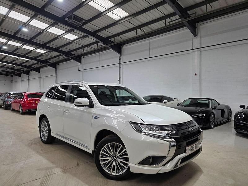 Używany Mitsubishi Outlander P-HEV 2019 Biały SUV