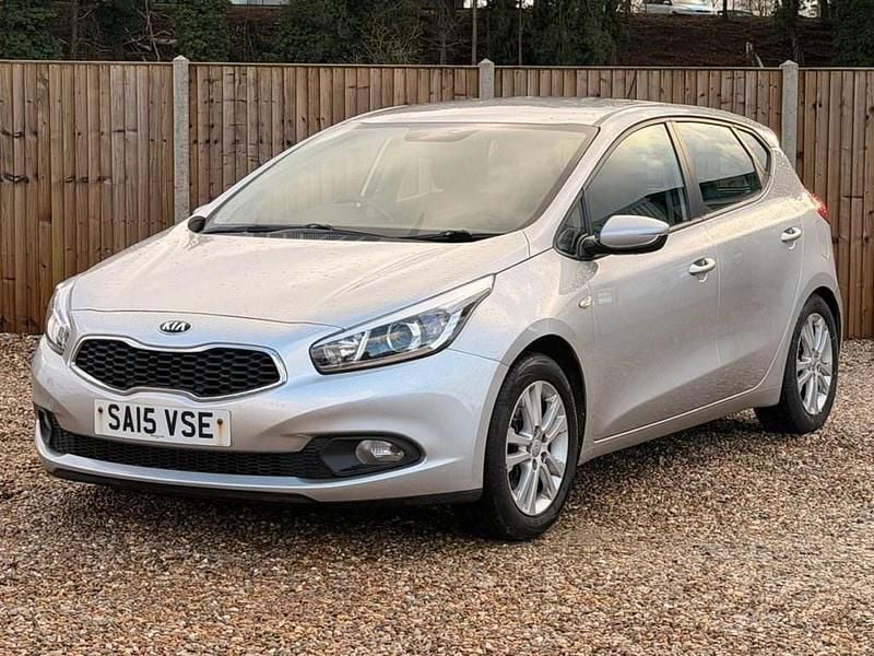 Used Kia Ceed 98 HP (72 kW) 2015 Silver Hatchback