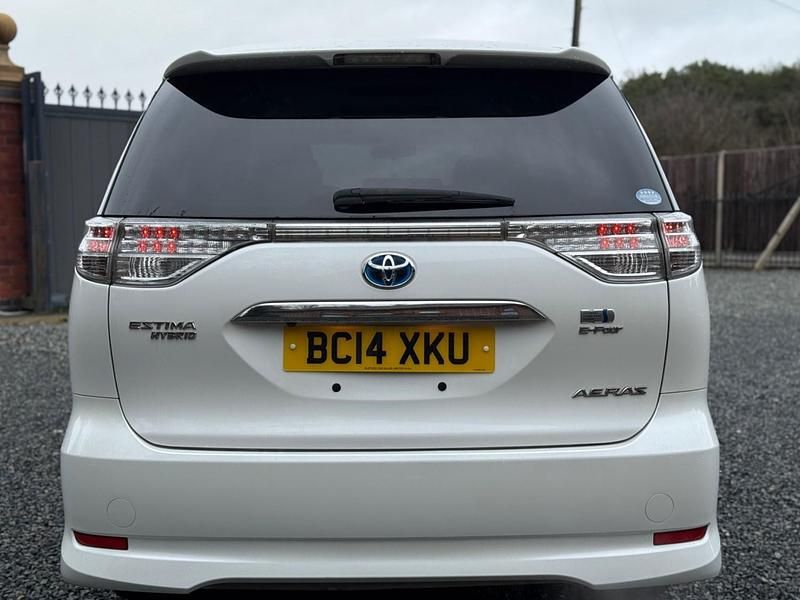 Begagnad Toyota Estima Edition 2024 Vit Minibuss