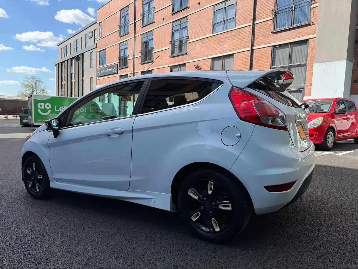 Used Ford Fiesta Zetec 2016 White Hatchback