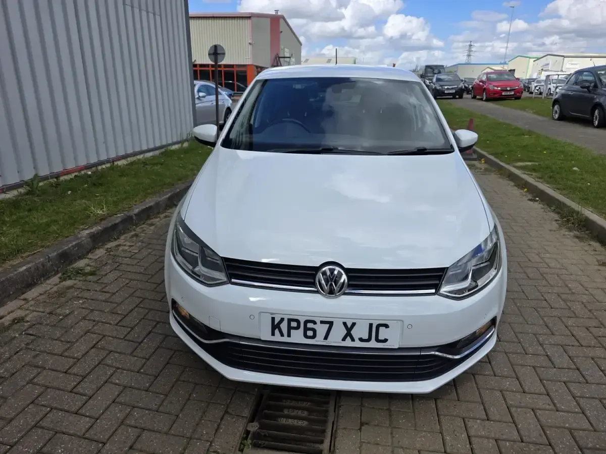 Używany VW Polo Edition 90 KM (66 kW) 2017 Biały Hatchback