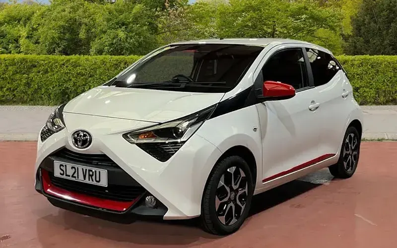 Usado Toyota Aygo Trend 72 HP (52 kW) 2021 Branco Citadino