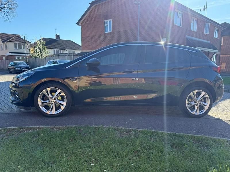 Used Vauxhall Astra SRi 150 HP (110 kW) 2016 Black Hatchback