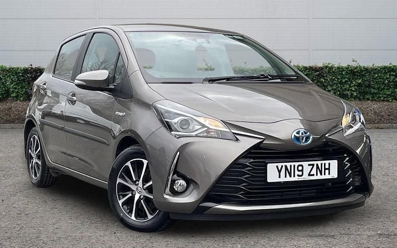 Second-hand Toyota Yaris Hybrid 101 CP (74 kW) 2019 Auriu Hatchback