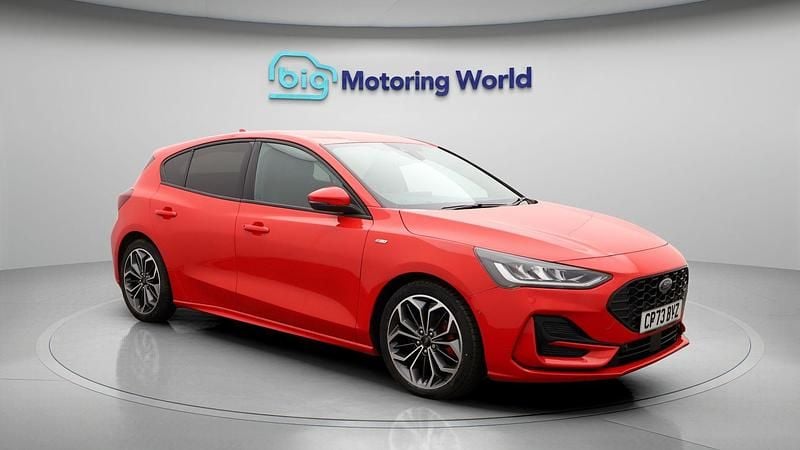 Used Ford Focus ST-Line X 125 HP (91 kW) 2023 Red Hatchback