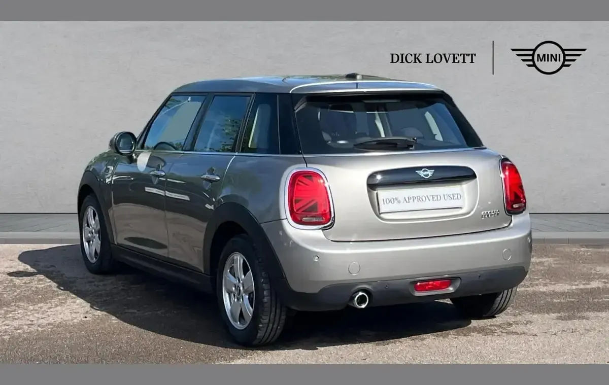 Używany Mini Cooper Classic 134 KM (98 kW) 2018 Srebrny Hatchback