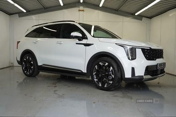 White Used 2025 Kia Sorento 4 SUV | £47,995 (Fair price) - Image 1/4