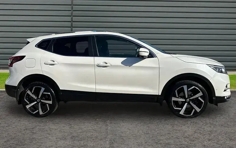Used Nissan Qashqai Tekna 160 HP (117 kW) 2019 White SUV