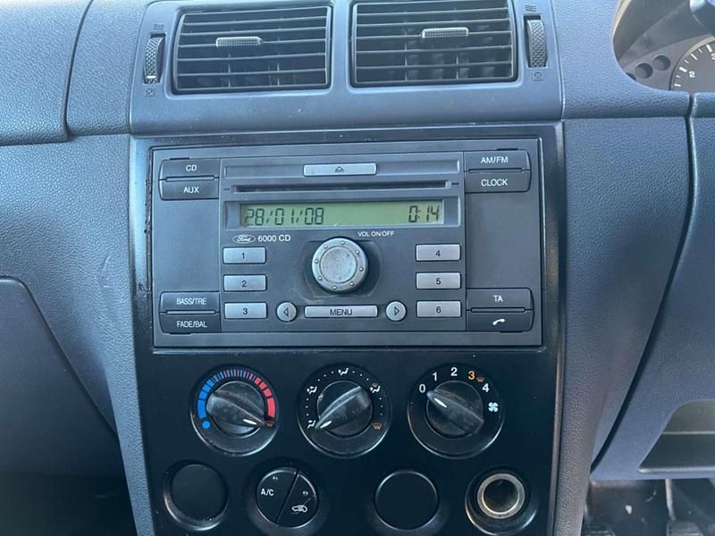 Used Ford Transit Connect 90 HP (66 kW) 2008 White MPV