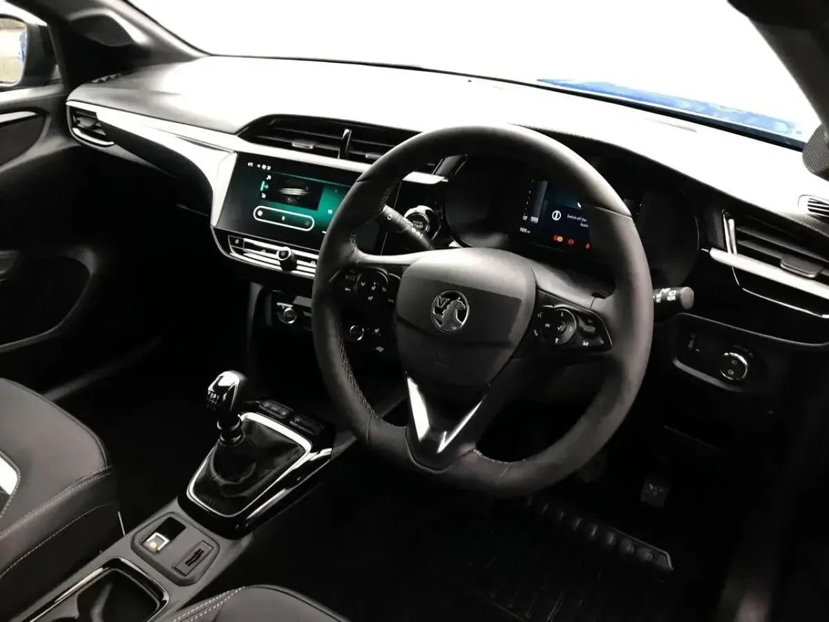 Second-hand Vauxhall Corsa Ultimate 100 CP (73 kW) 2025 Albastru Hatchback