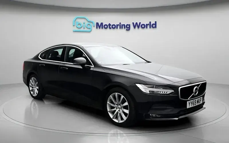 Used Volvo S90 Momentum 190 HP (139 kW) 2019 Black Sedan