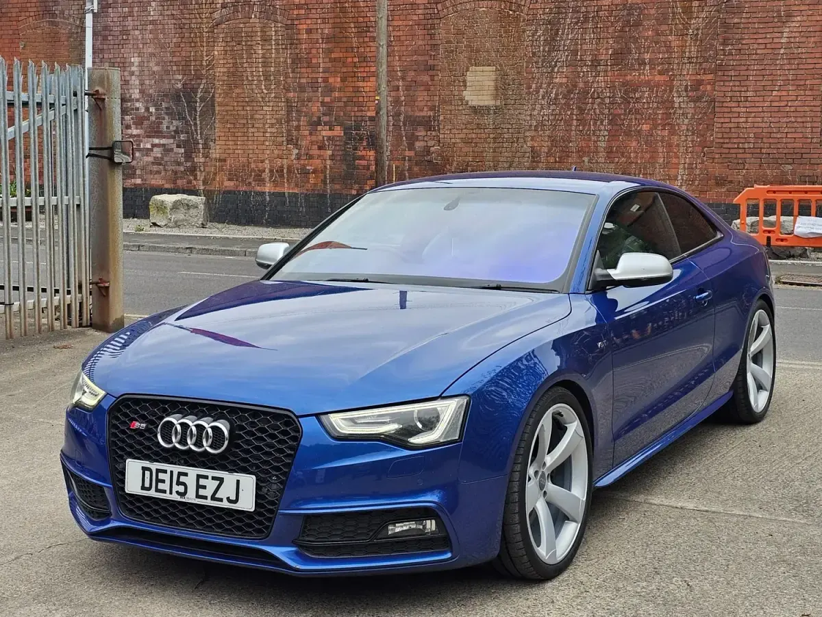 Begagnad Audi A5 Black Edition 272 HK (200 kW) 2015 Blå Sportkupé