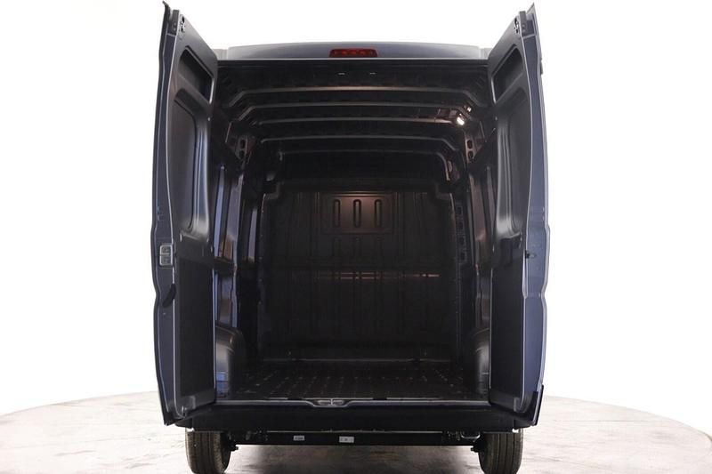 New Peugeot Boxer 138 HP (101 kW) 2026 Grey Van