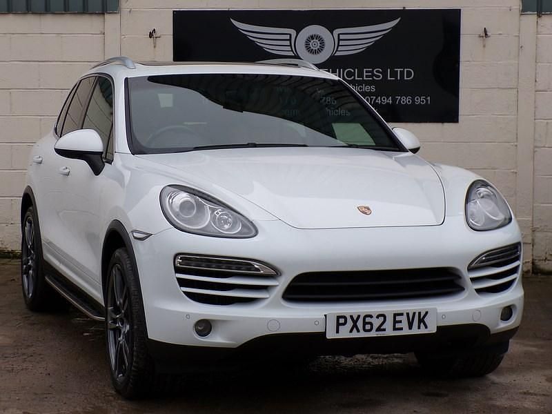 Used Porsche Cayenne 245 HP (180 kW) 2012 White SUV