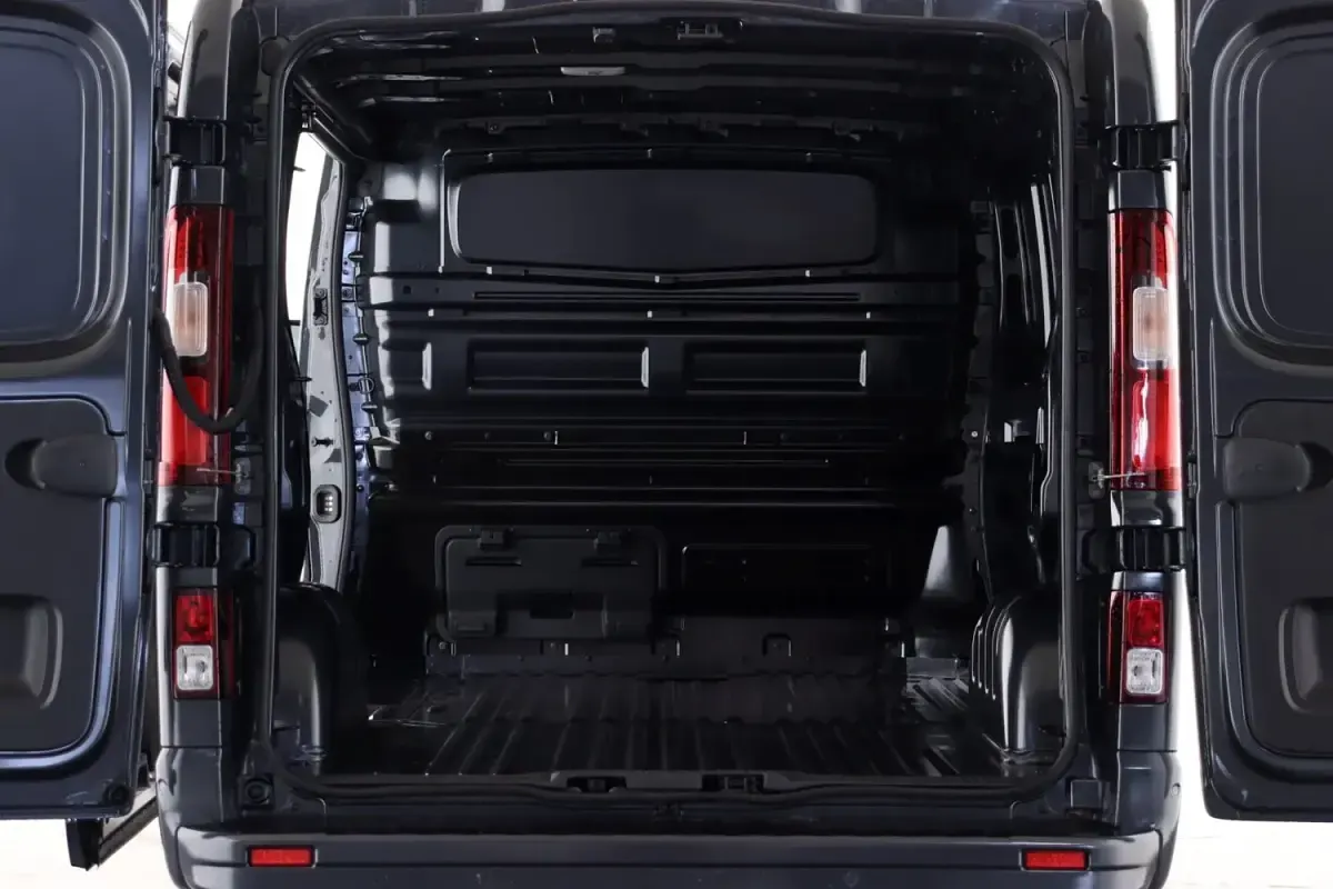 Nowe Renault Trafic 148 KM (108 kW) 2025 Czarny Minivan