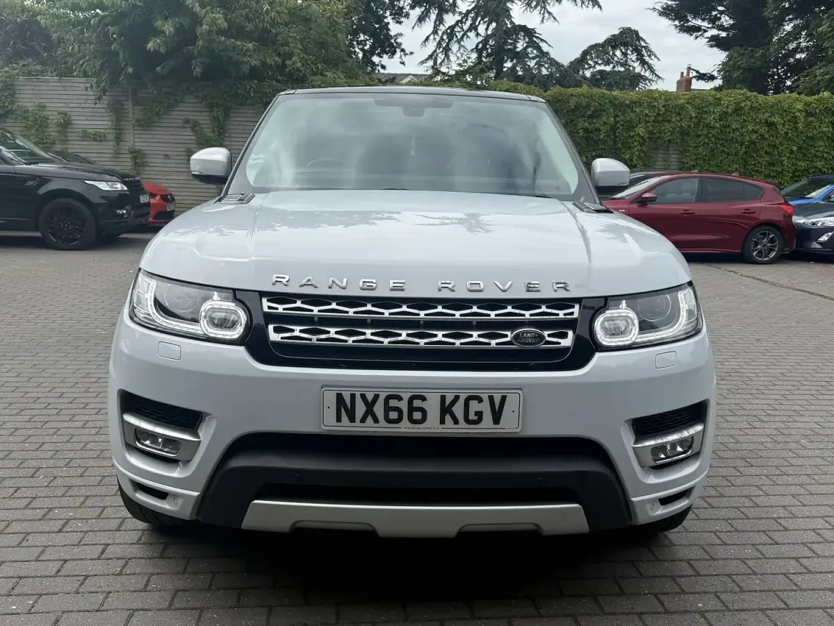 Used Land Rover Range Rover HSE 306 HP (225 kW) 2016 White SUV