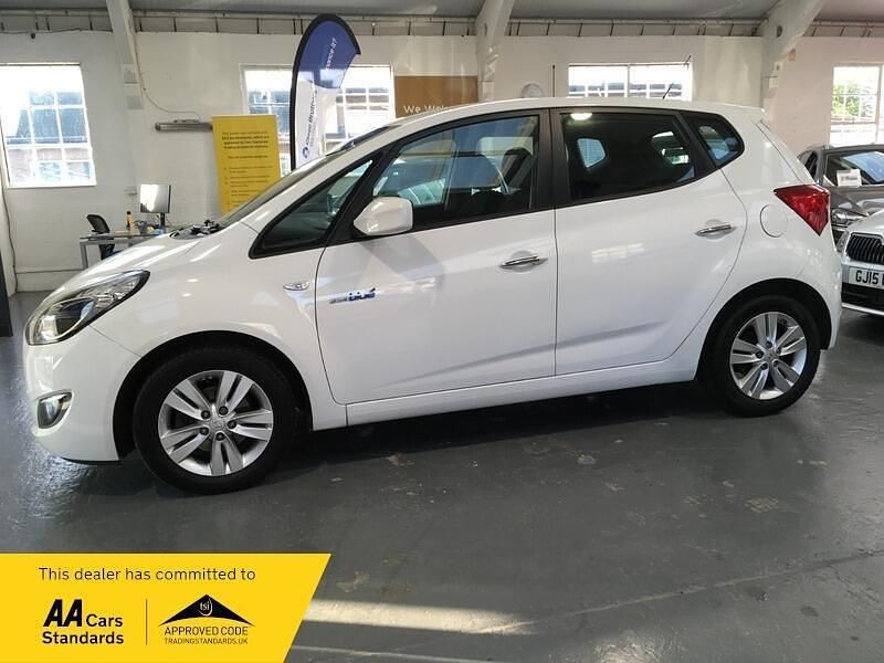 Used Hyundai ix20 Active 116 HP (85 kW) 2014 White Hatchback