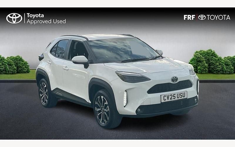 Used 2025 Toyota Yaris Hybrid Design Estate | £24,495 (Fair price) - Image 1/4