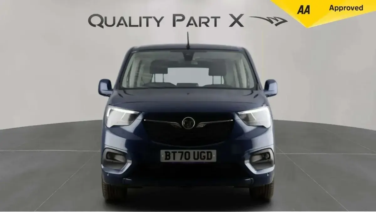 Begagnad Vauxhall Combo S 100 HK (73 kW) 2020 Blå Minibuss