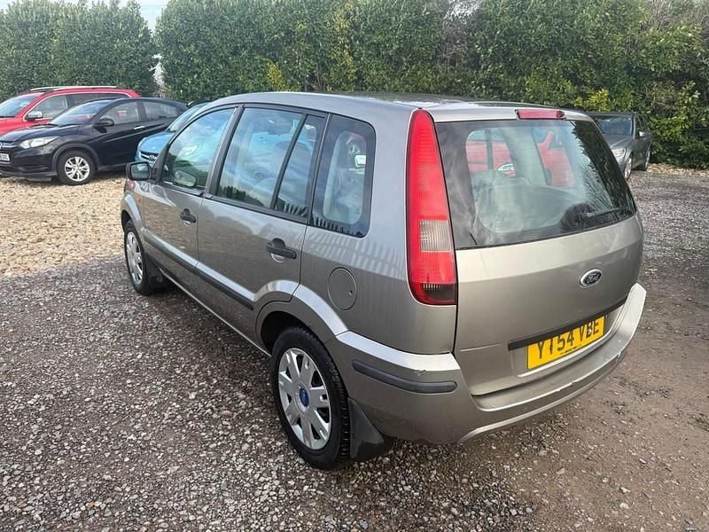 Used Ford Fusion 79 HP (58 kW) 2004 Silver Hatchback