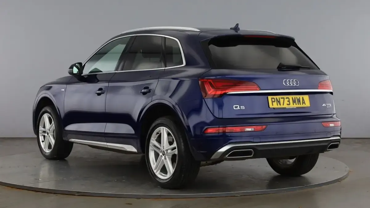 Used Audi Q5 S-Line 261 HP (191 kW) 2023 Blue SUV