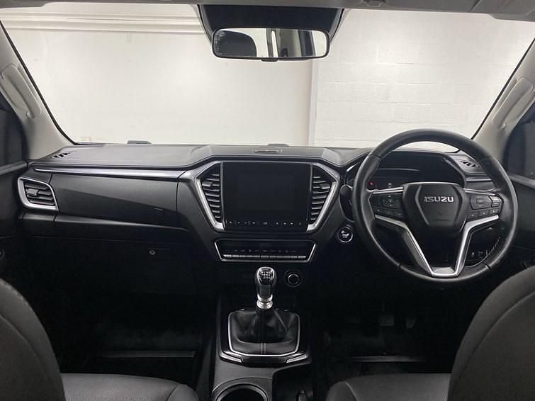 Used Isuzu D-Max 163 HP (119 kW) 2022 Red Pickup