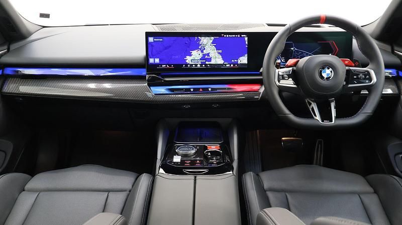 New BMW M5 Comfort Edition 727 HP (534 kW) 2025 White Estate