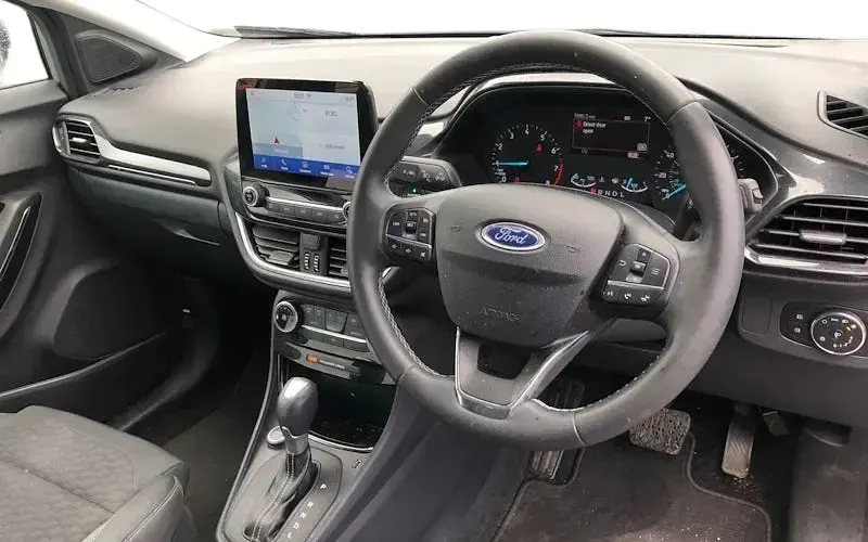 Usado Ford Puma Titanium 125 HP (91 kW) 2022 Prateado SUV
