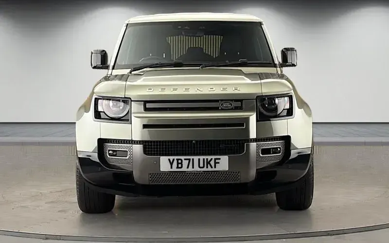 Used Land Rover Defender SE Dynamic 300 HP (220 kW) 2023 SUV
