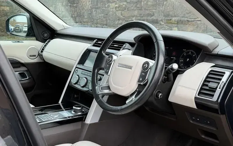 Used Land Rover Discovery HSE 241 HP (177 kW) 2018 Black SUV