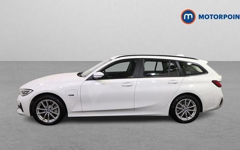 Used BMW 330e 292 HP (214 kW) 2021 White Estate