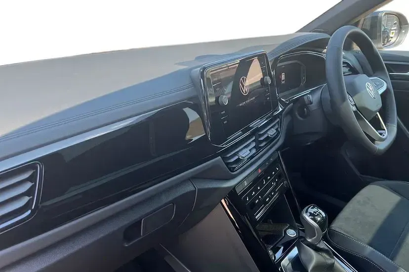 New VW T-Roc Design 150 HP (110 kW) 2026 Pure white / black SUV