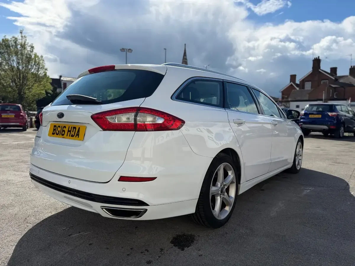 Used Ford Mondeo Titanium 180 HP (132 kW) 2016 White Estate
