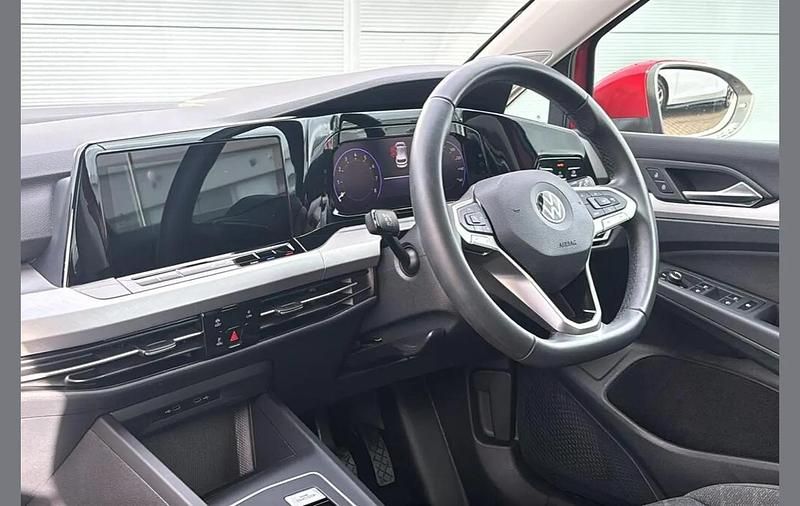 Used VW Golf VIII Life 147 HP (108 kW) 2021 Red Hatchback