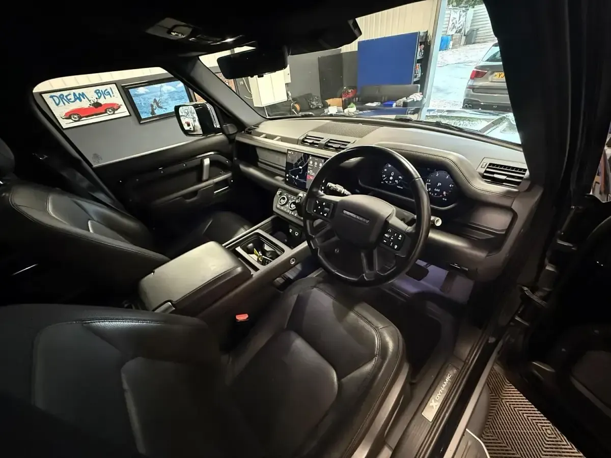 Używany Land Rover Defender HSE Dynamic 300 KM (220 kW) 2022 Czarny SUV