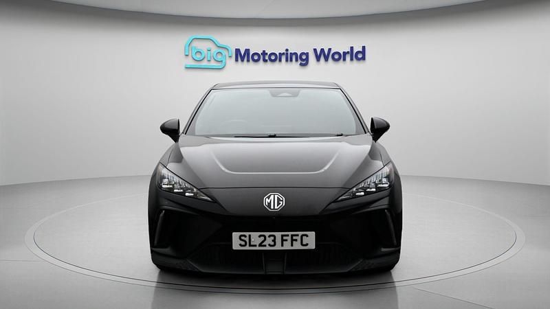 Begagnad MG MG4 EV Trophy 319 kW (435 HK) 2023 Svart Halvkombi