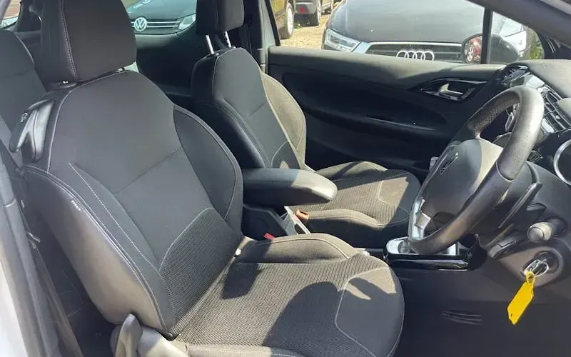 Used DS Automobiles DS3 Connected Chic 110 HP (80 kW) 2019 White Hatchback