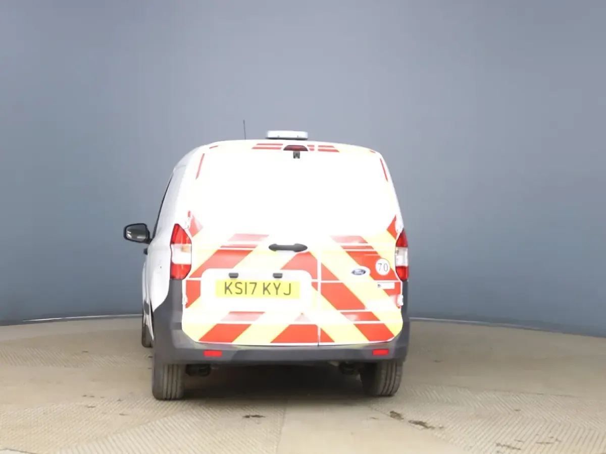 Used Ford Transit Courier 95 HP (69 kW) 2017 White Van
