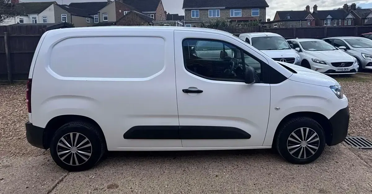 Used Citroën Berlingo 75 HP (55 kW) 2019 White MPV