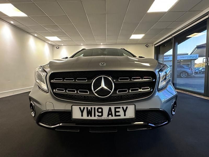 Used Mercedes GLA180 Urban 122 HP (89 kW) 2019 Grey SUV