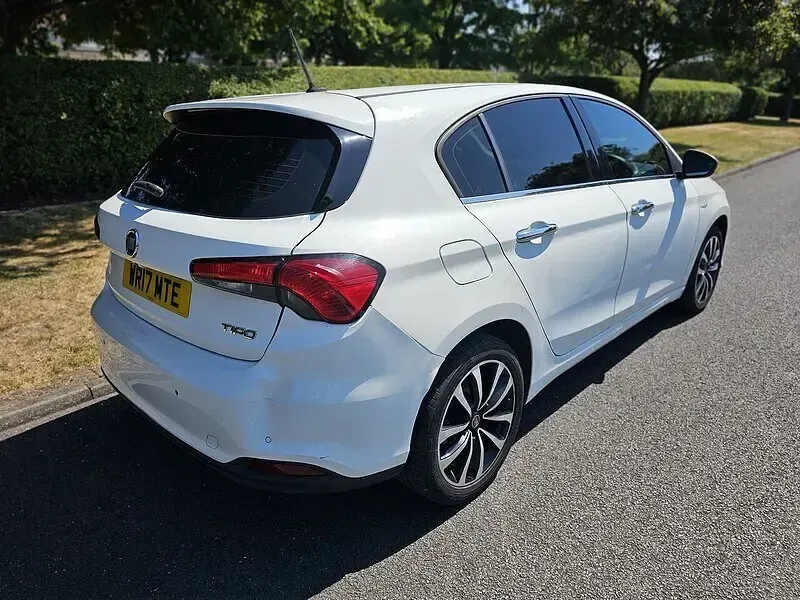Used Fiat Tipo Lounge 2017 White Hatchback