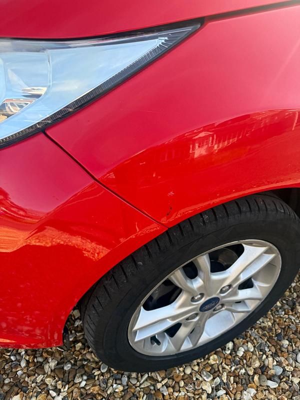 Usado Ford Fiesta Zetec 2014 Vermelho Citadino