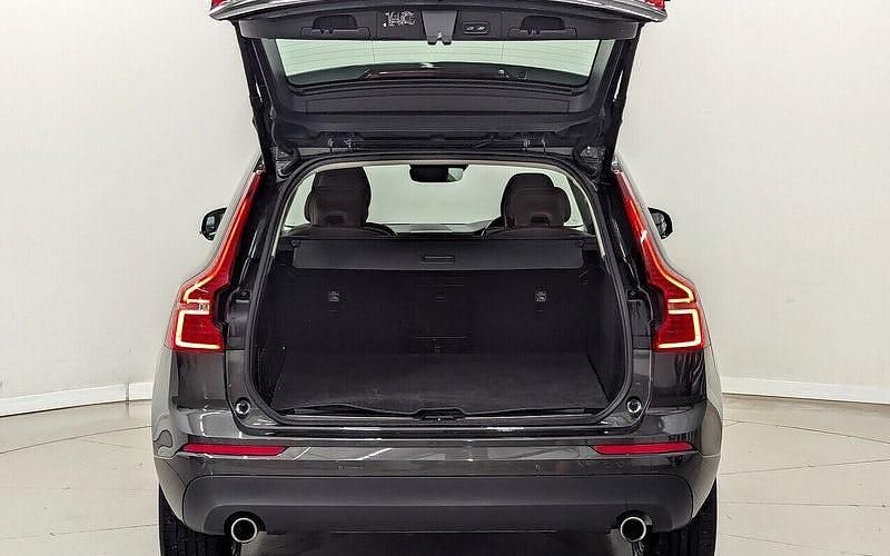 Used Volvo XC60 Momentum 190 HP (139 kW) 2018 Grey SUV