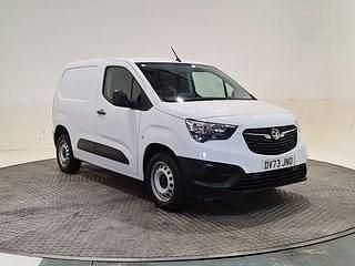 White Used 2023 Vauxhall Combo MPV | £11,490 (Good price) - Image 1/3