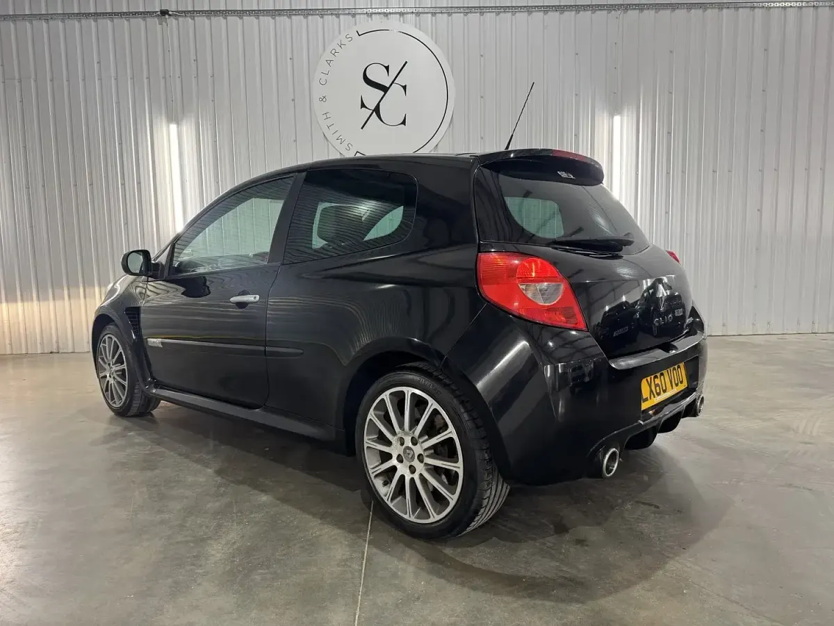 Used Renault Clio 201 HP (147 kW) 2010 Black Hatchback